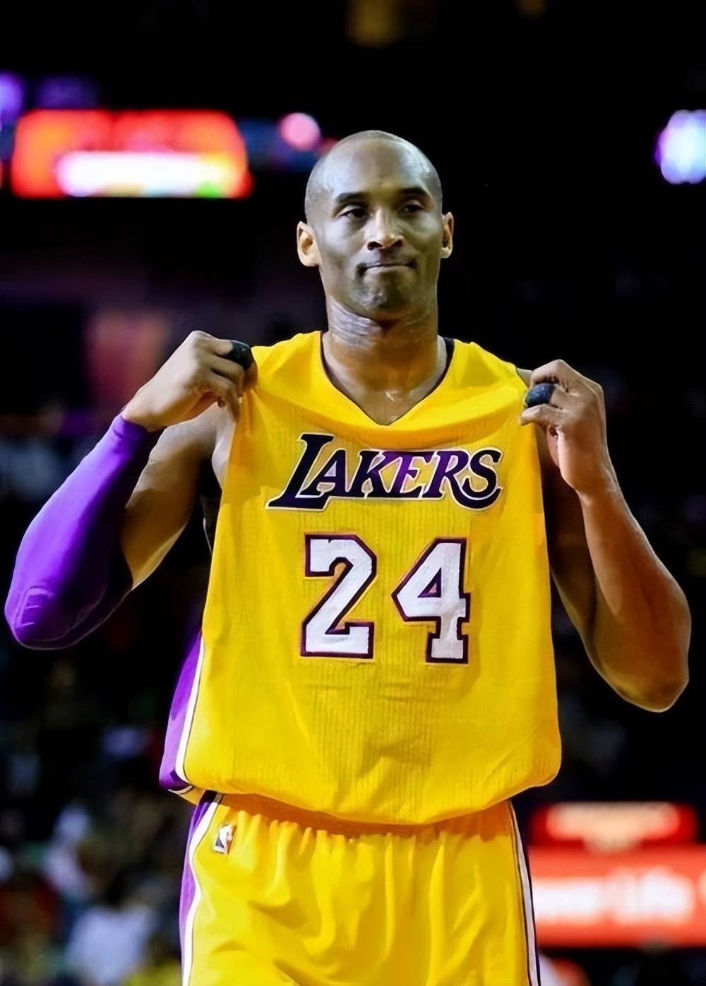 科尔威尔：我出身贫困且人生本可能不同，所以想帮助贫困儿童（科尔威尔：出身贫寒、人生本可不同，因此要帮助贫困儿童）