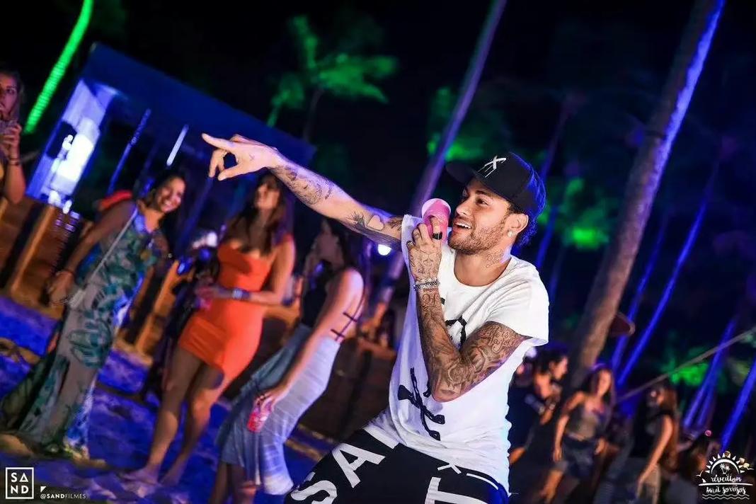 曼城打利物浦 就像 利物浦打皇马，不敢想象这...（曼城碰利物浦，宛如利物浦碰皇马，后果不敢设想）