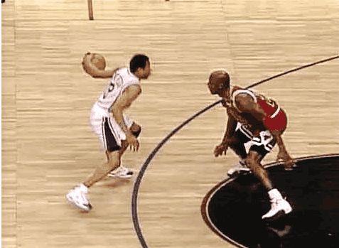 邵佳一会把青岛西海岸的这套5-4-1阵型自由切换...（邵佳一将灵活切换青岛西海岸的5-4-1阵型）