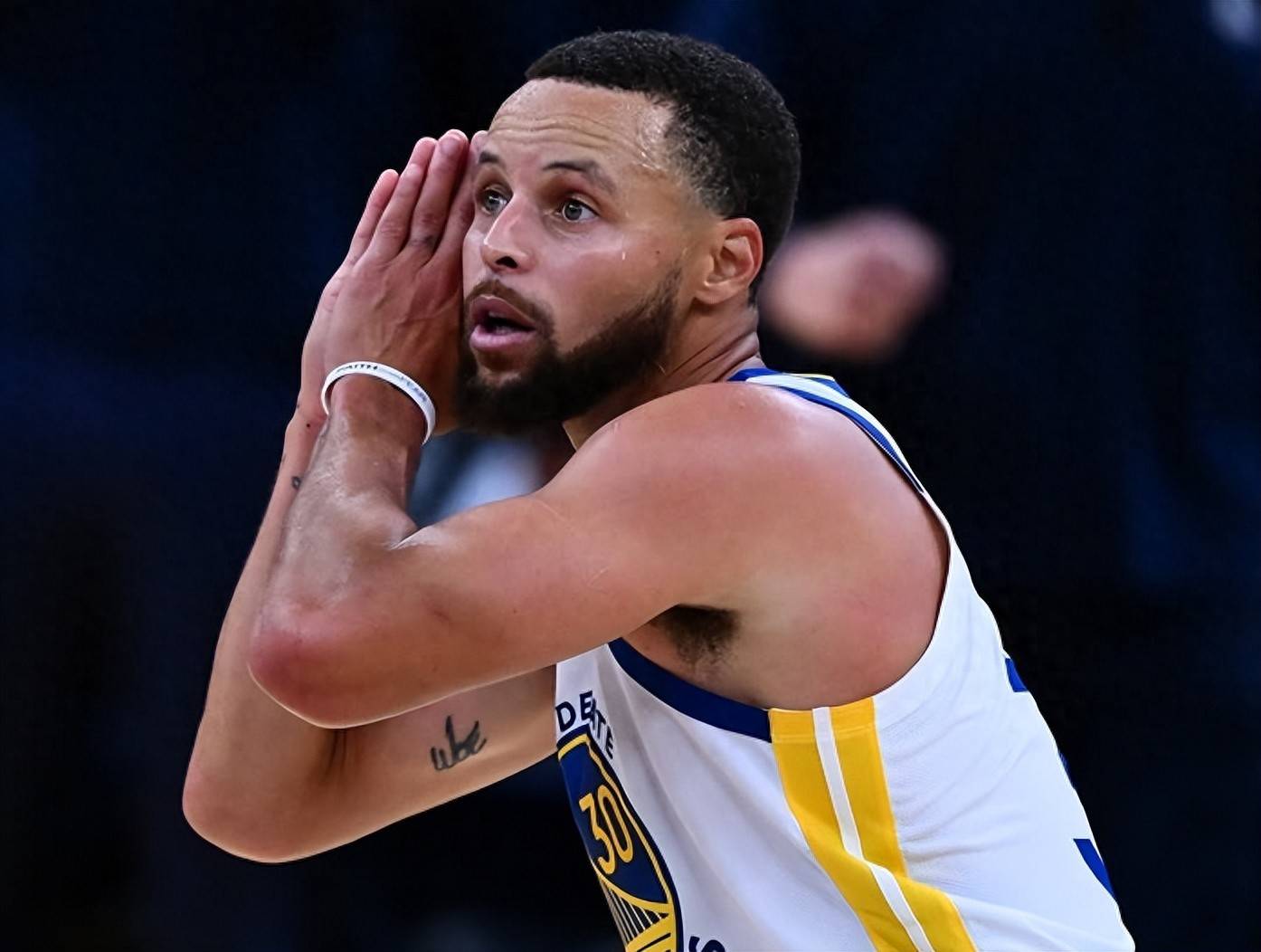 回顾一下樊振东与王楚钦的经典大战！ 王之暴冲vs稳如胖山！确实相当精彩（重温樊振东与王楚钦的巅峰之战：狂猛冲击对阵稳若磐石，精彩纷呈）